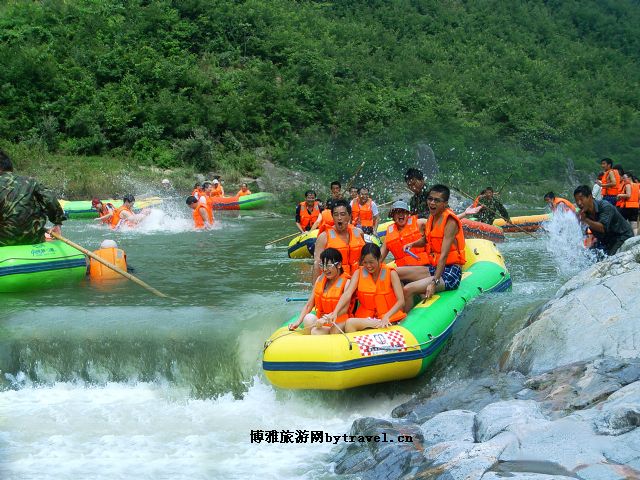 鹳河漂流风景区