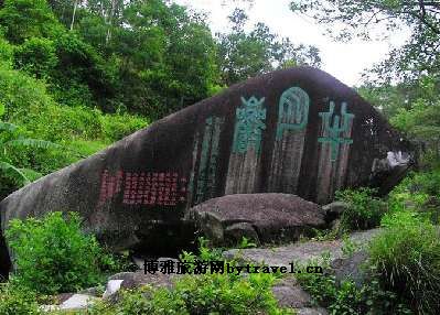 半月岩