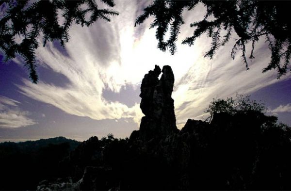 广安华蓥山天然大盆景