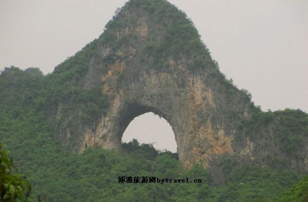 月亮山